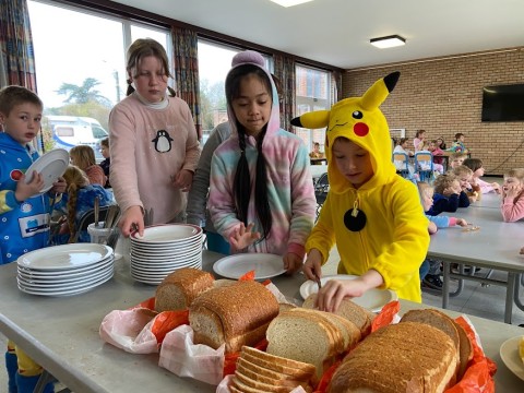 Pyjamadag - ontbijt op school